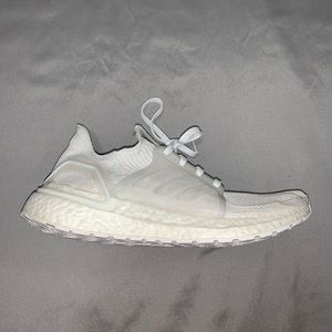 Triple White Women’s Ultra Boost Size 8.5